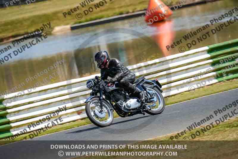 Vintage motorcycle club;eventdigitalimages;mallory park;mallory park trackday photographs;no limits trackdays;peter wileman photography;trackday digital images;trackday photos;vmcc festival 1000 bikes photographs